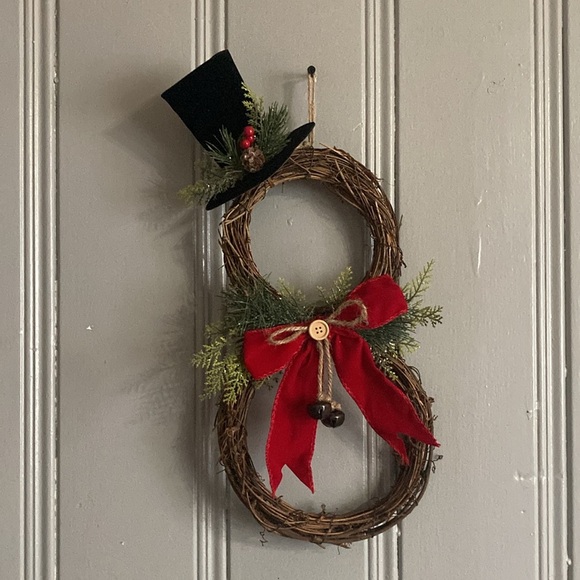 NWT- Beautiful Snowman Wreath Decoration w/ 🎩 Red Velvet Bow & Jingle Bells - Picture 13 of 17
